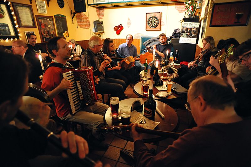 A present-day Irish session in a pub