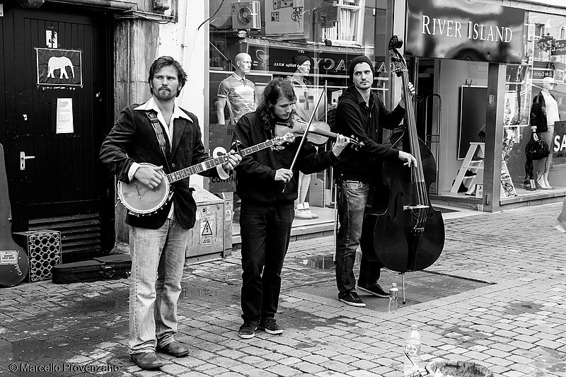 Irish musicians playing on the streets